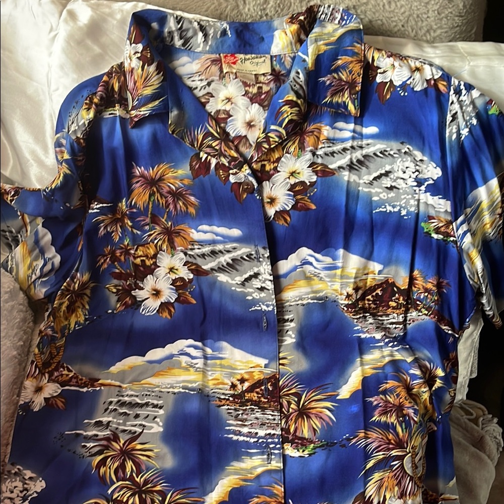 Hilo Hatties women’s Hawaiian shirt
